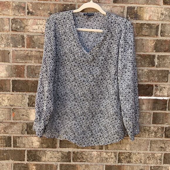 Take 50% OFF- Adrianna Papell Blue and White Long Sleeve Relaxed Blouse,Size-M - Picture 1 of 8